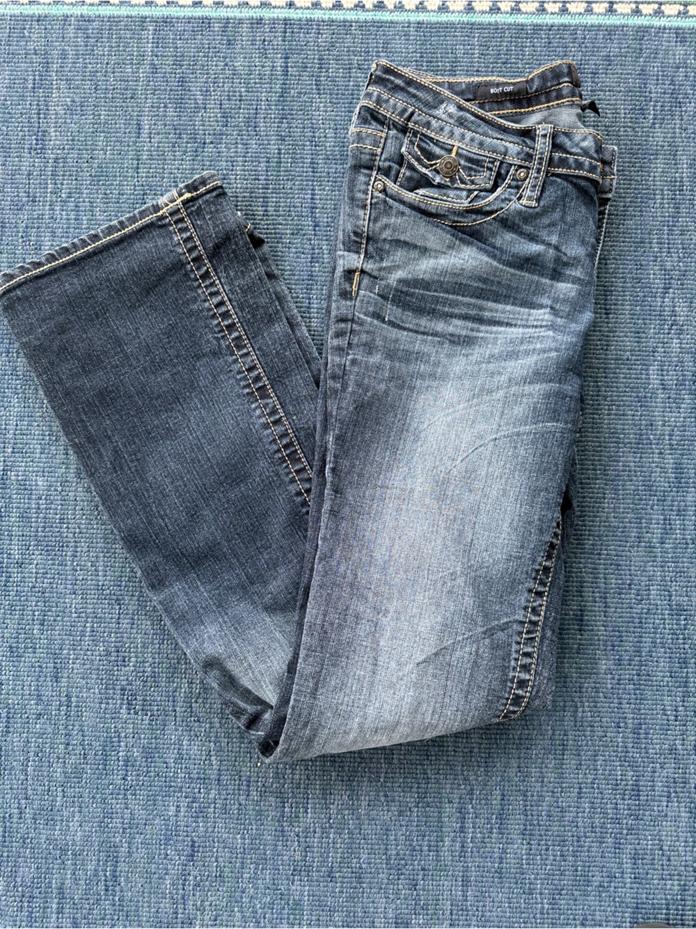 a.n.a lightly distressed ripped knee stretch Straight Leg Jeans soft size 6